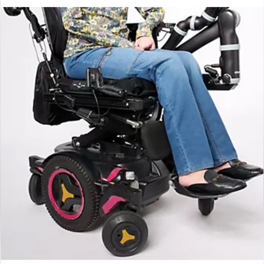 Denim & Co. Adaptive Comfy Knit Patch Pocket Wheelchair Jean Antique Wash Color